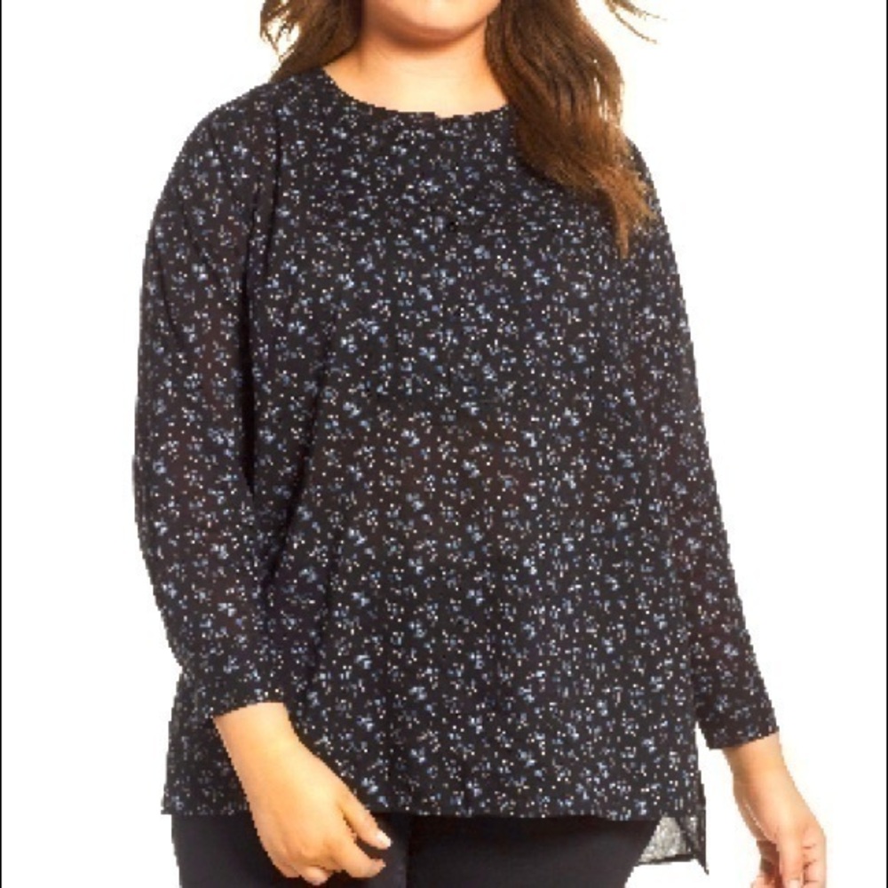 Two by Vince Camuto Mini Bouquet Henley Tunic Top